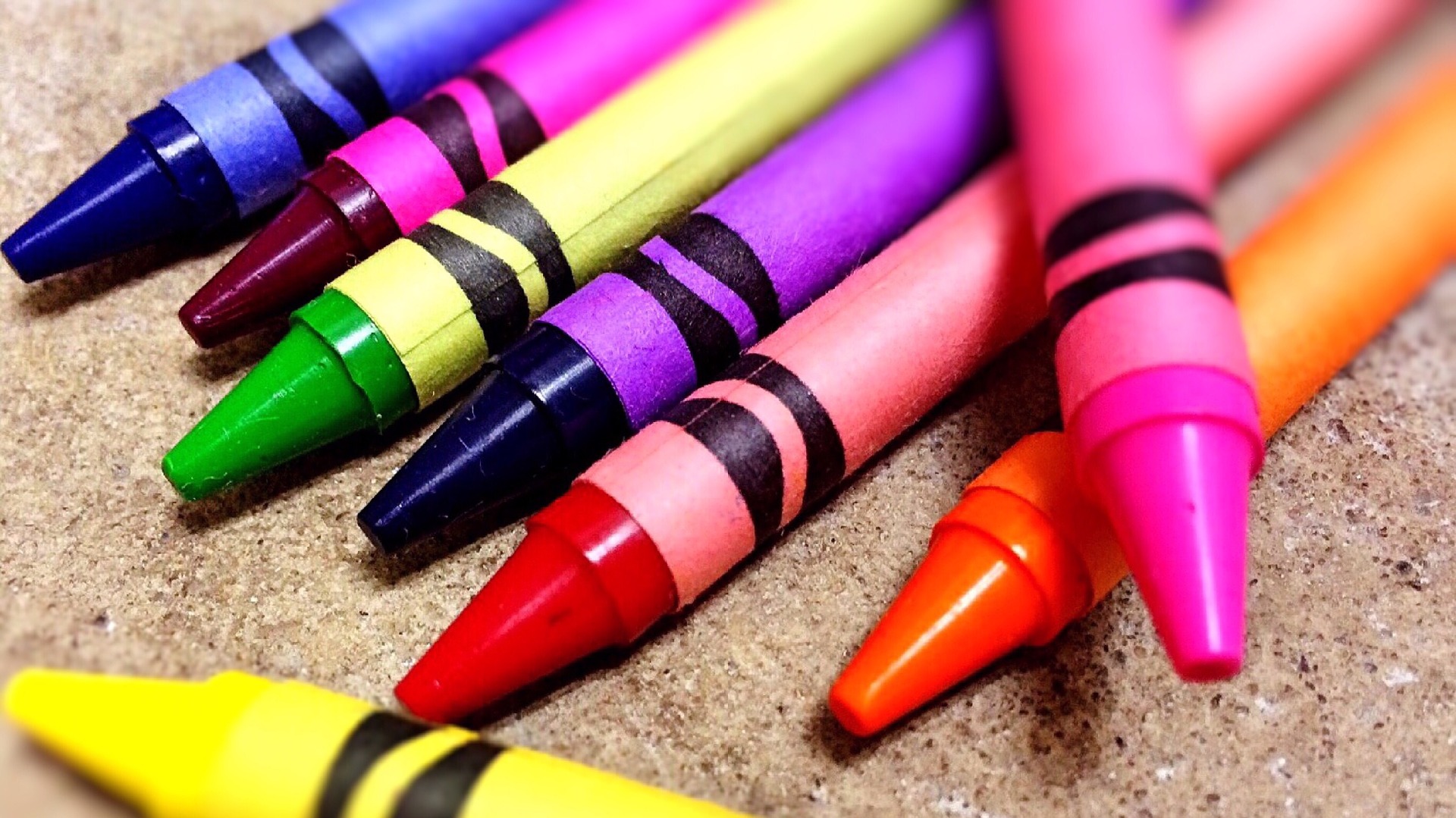 crayons-879974_1920.jpg